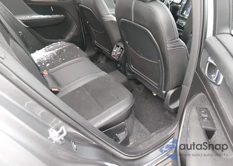 2019 Volvo Xc40 T5 Momentum/T5 R-Design from USA, damaged, VIN YV4162XZ9K2003874